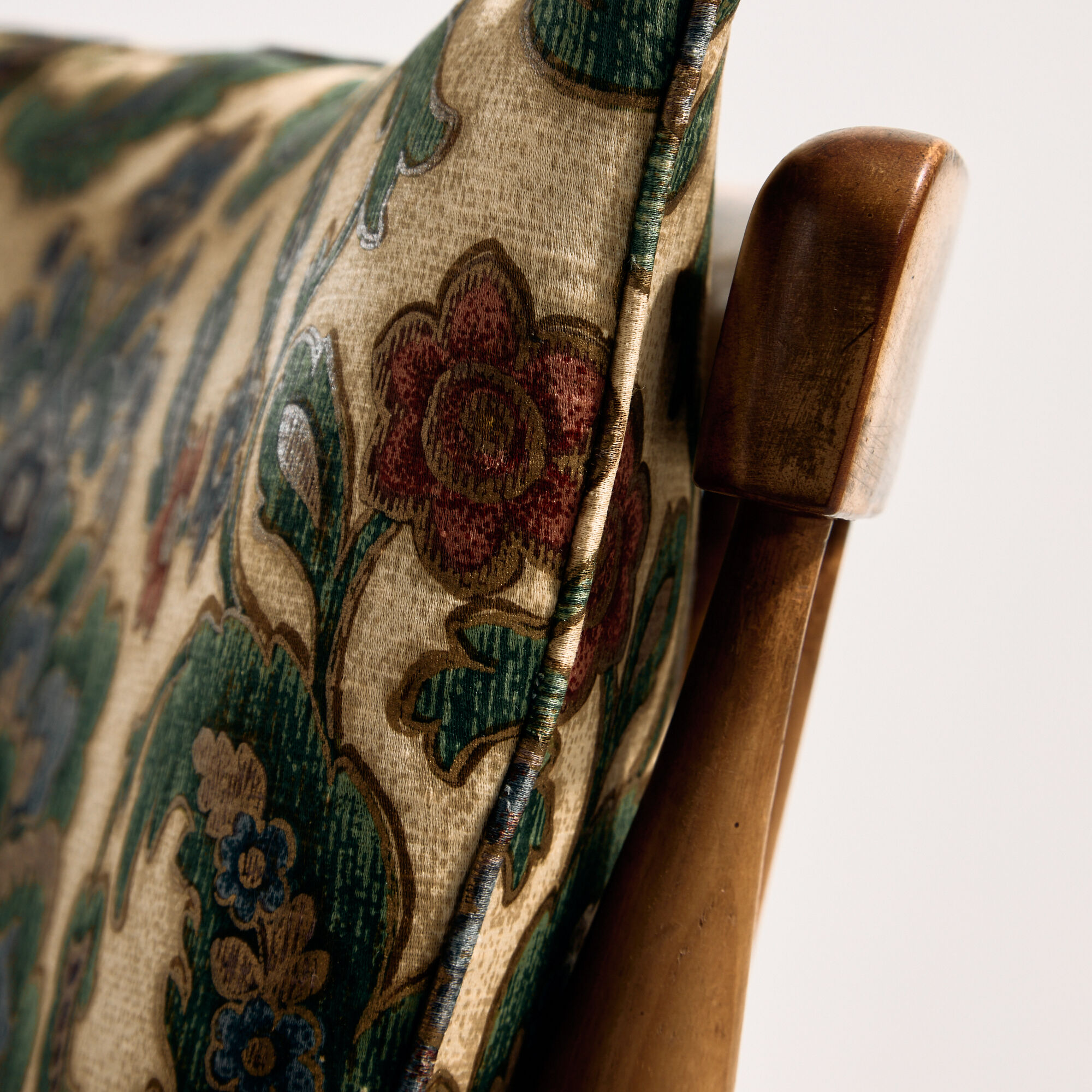 Fauteuil en noyer par Anna-Lülja Praun
