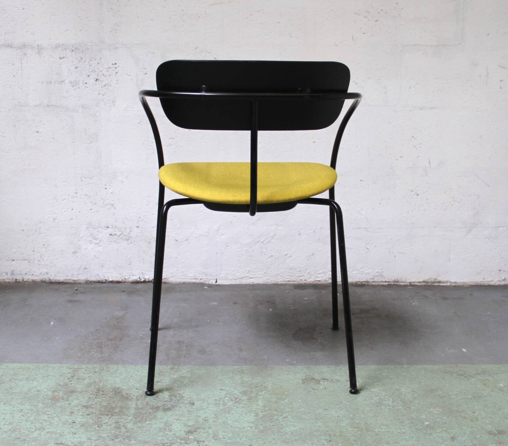 Pavilion AV4 chair, & Tradition