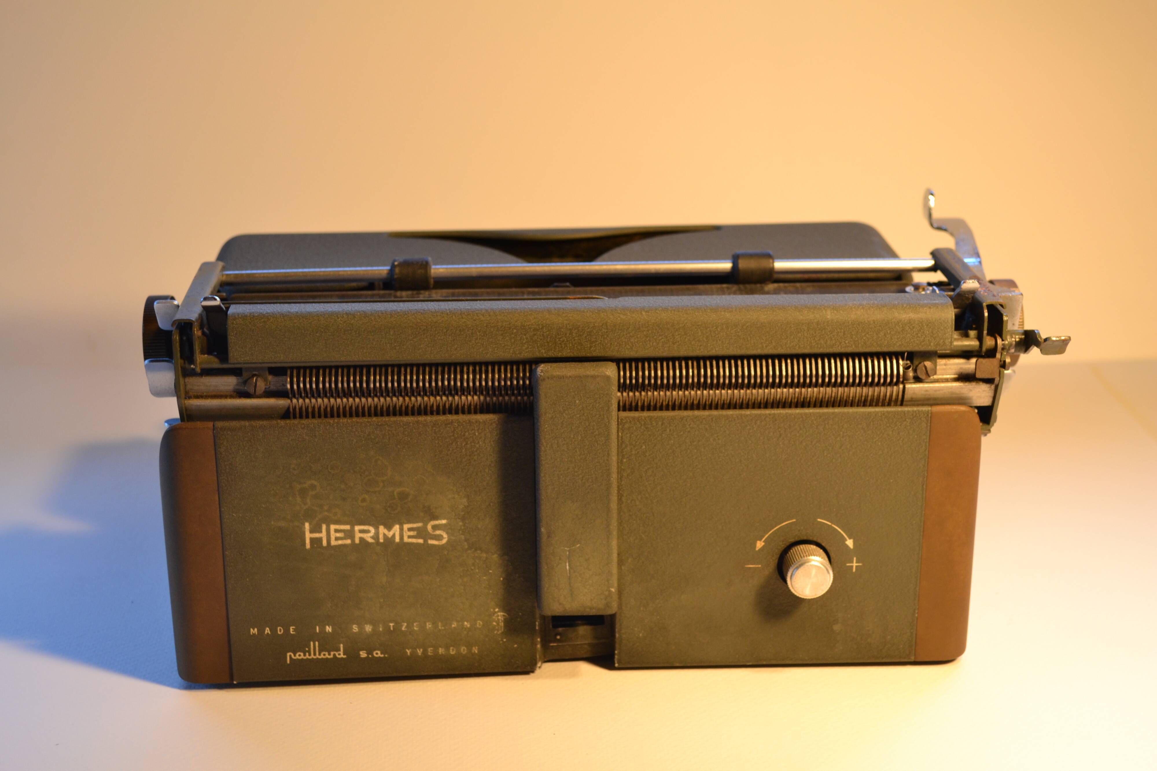 Typewriter Hermes 2000 - 1950's