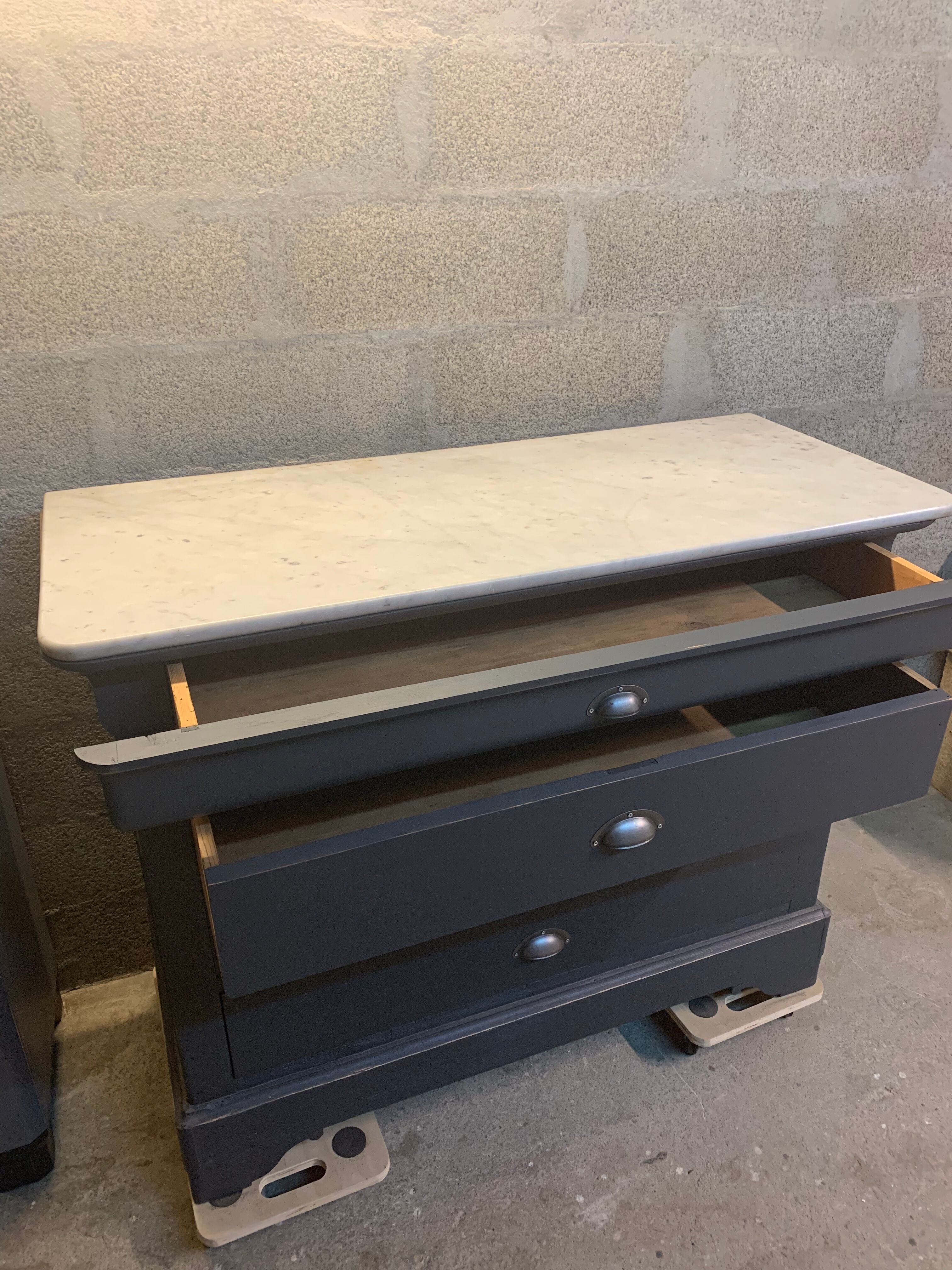 Commode plateau en marbre