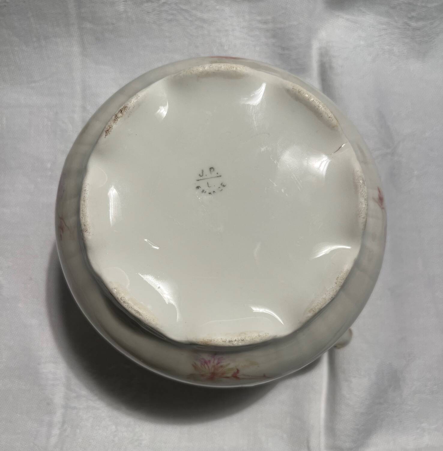 Antique porcelain bonbonnière with floral design – Belle Époque, circa 1900