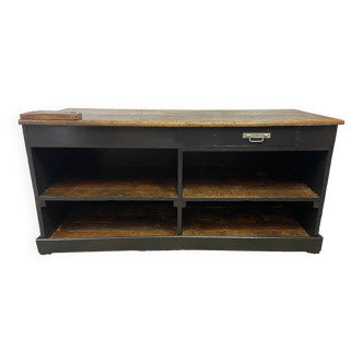 Shop counter