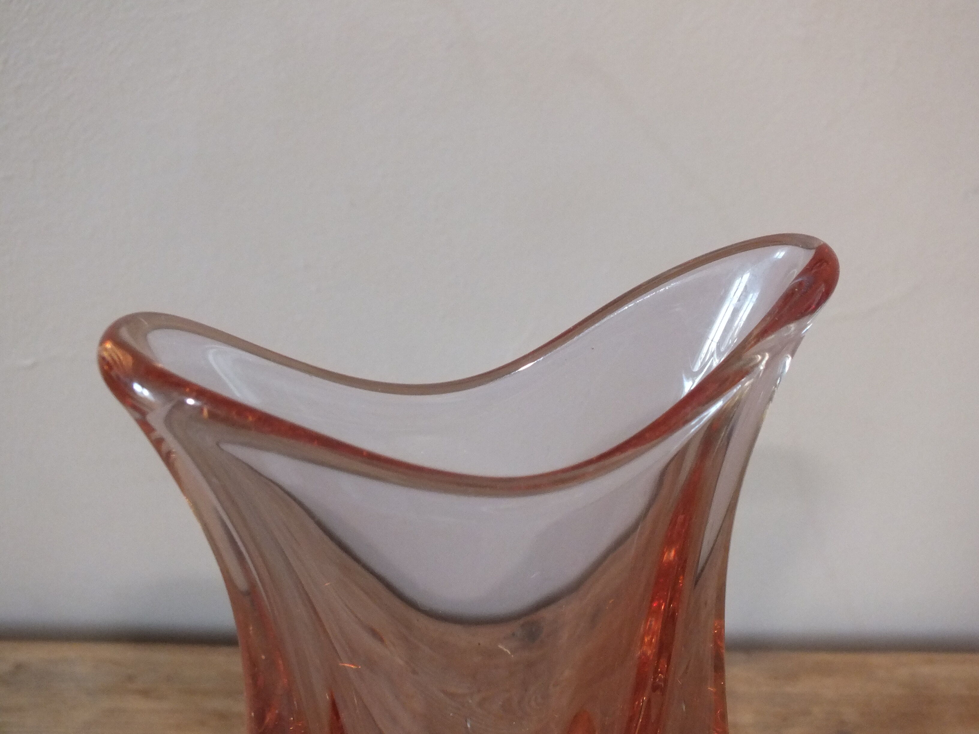 Vintage 60/70s glass vase in pink tinted glass