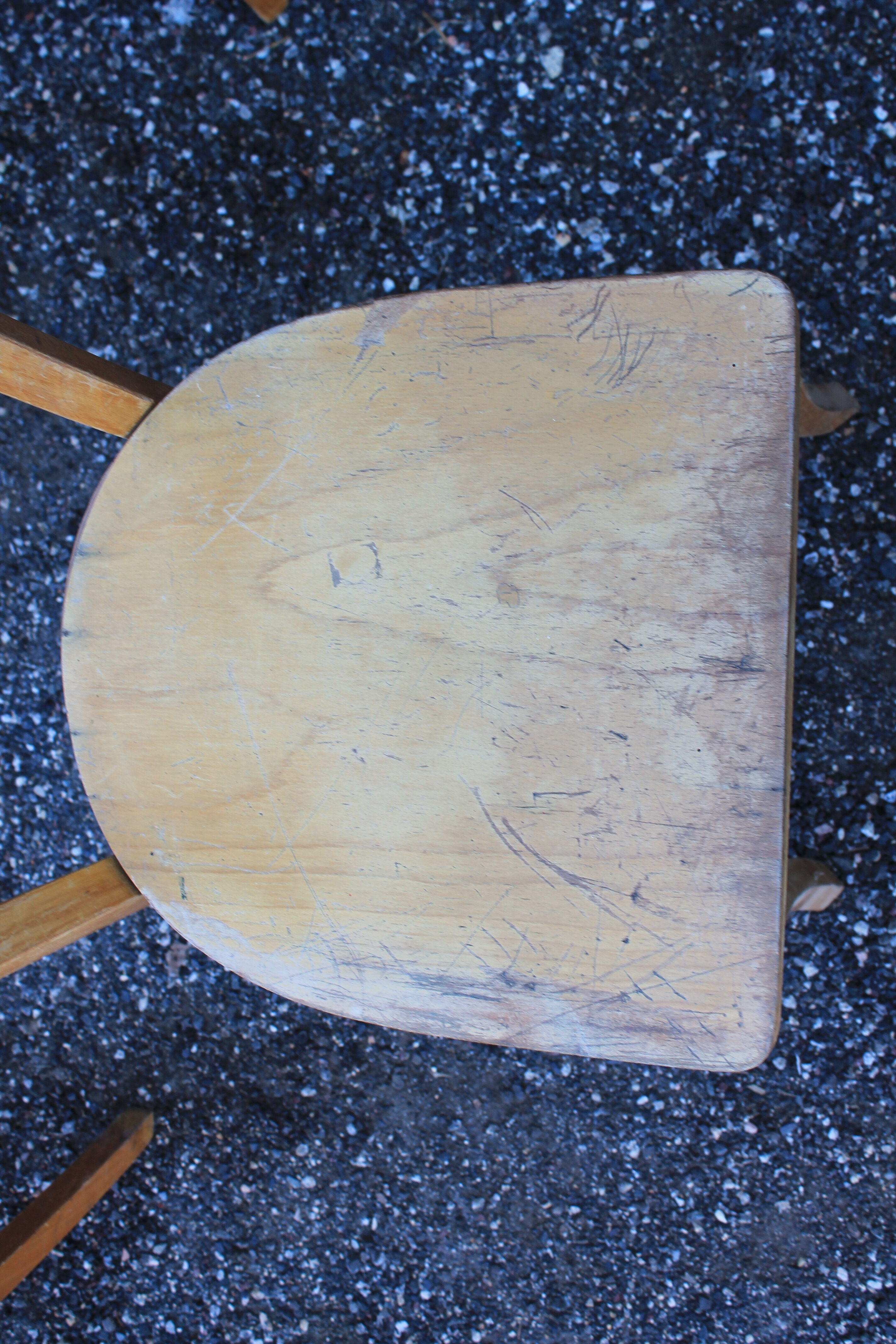 Set 10 community chairs