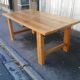 Table à manger en bois massif design brut