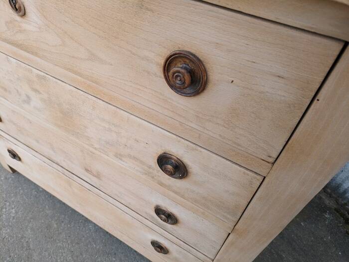 Solid wood chest of drawers