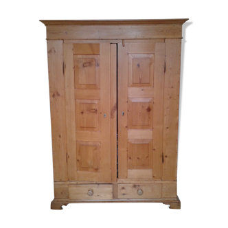 Old wardrobe in solid pine English furniture