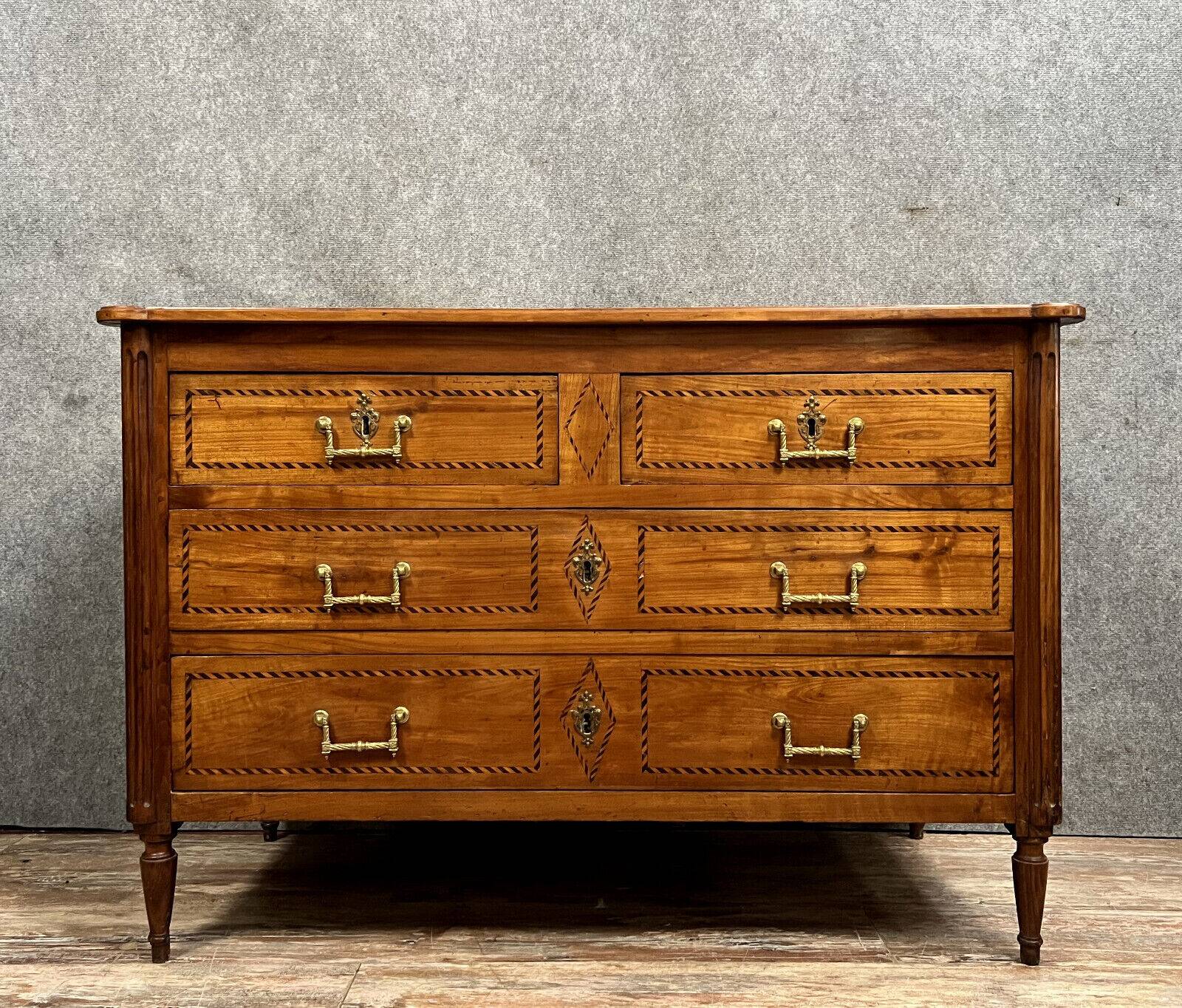 Louis XVI period Grenobloise chest of drawers in marquetry around 1760 opening on the front with 4 out of 3 drawers