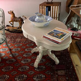 Oval violin table