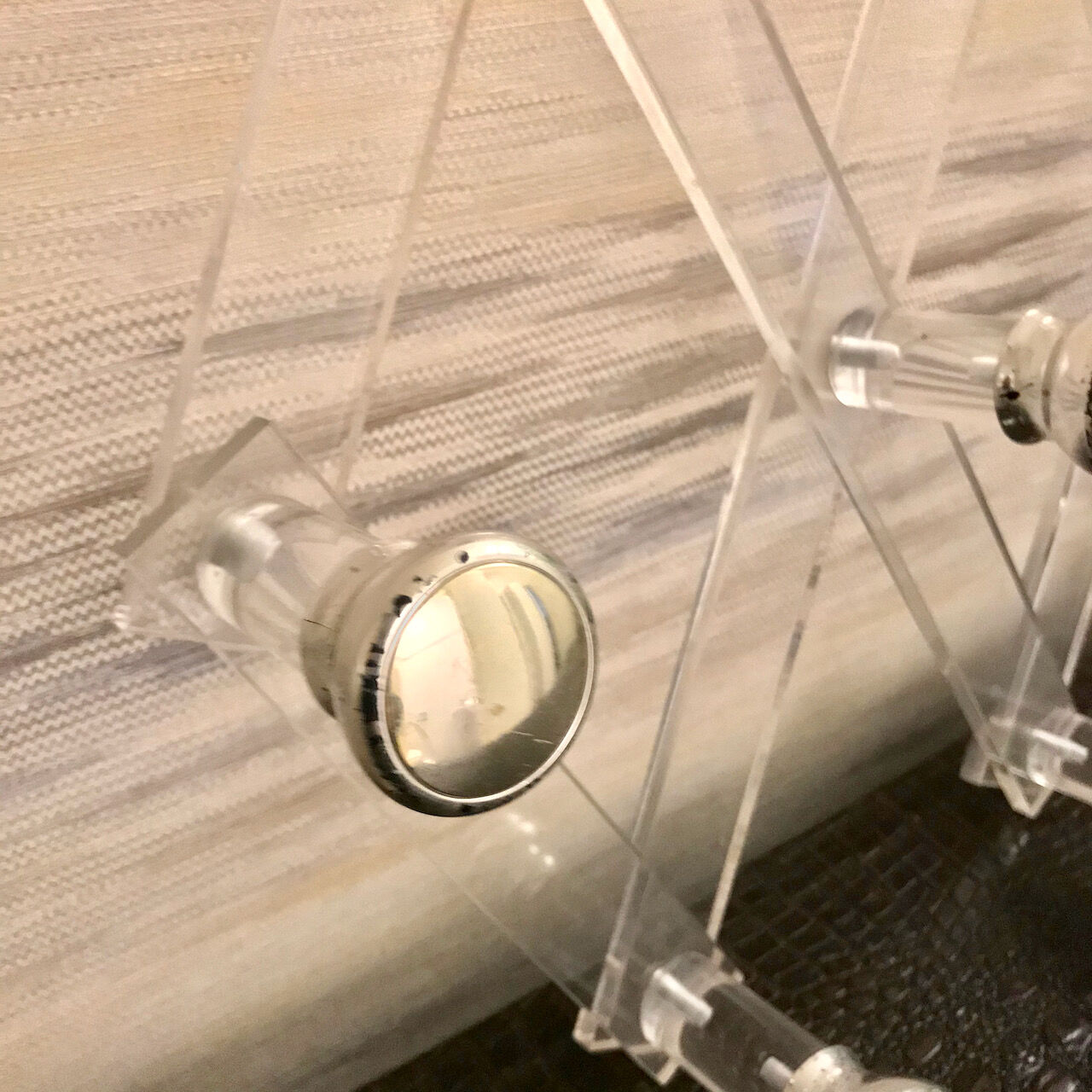 Porte manteau plexi