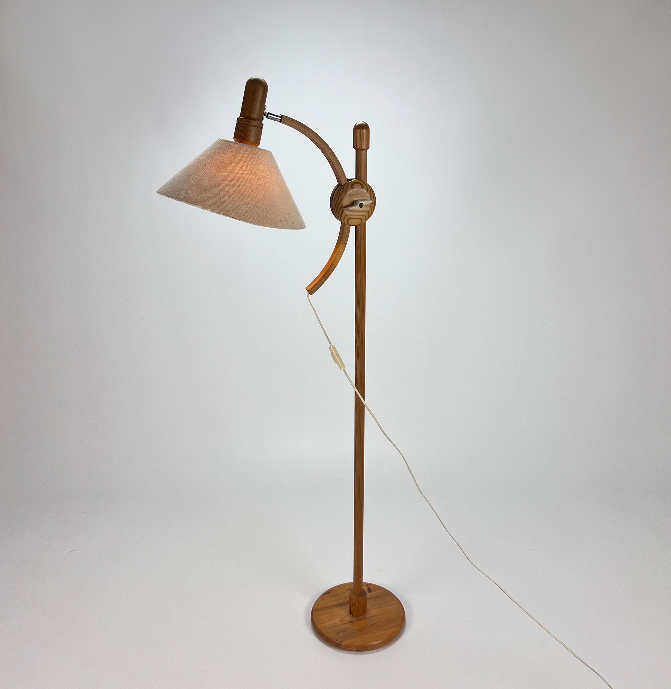 Adjustable pinewood floorlamp, 1970s