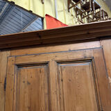 White wooden bonnetière