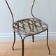 Chaise ancienne décoration florale balcon jardin