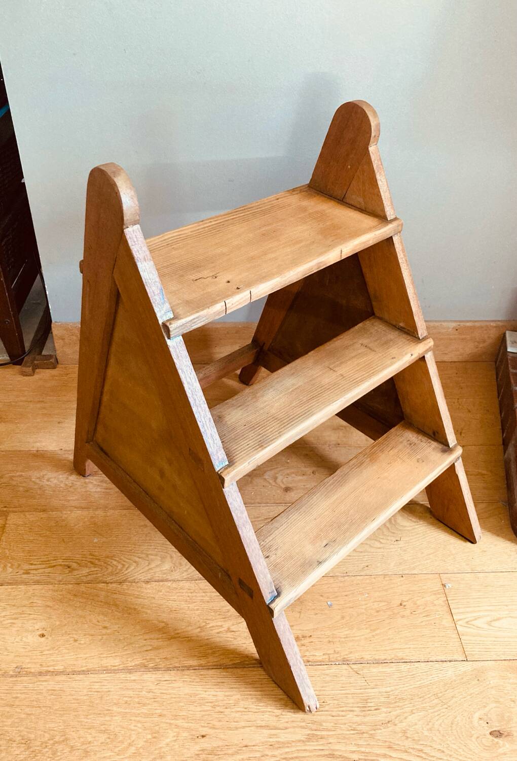 Closed staircase from the mid-20th century, mortise joints