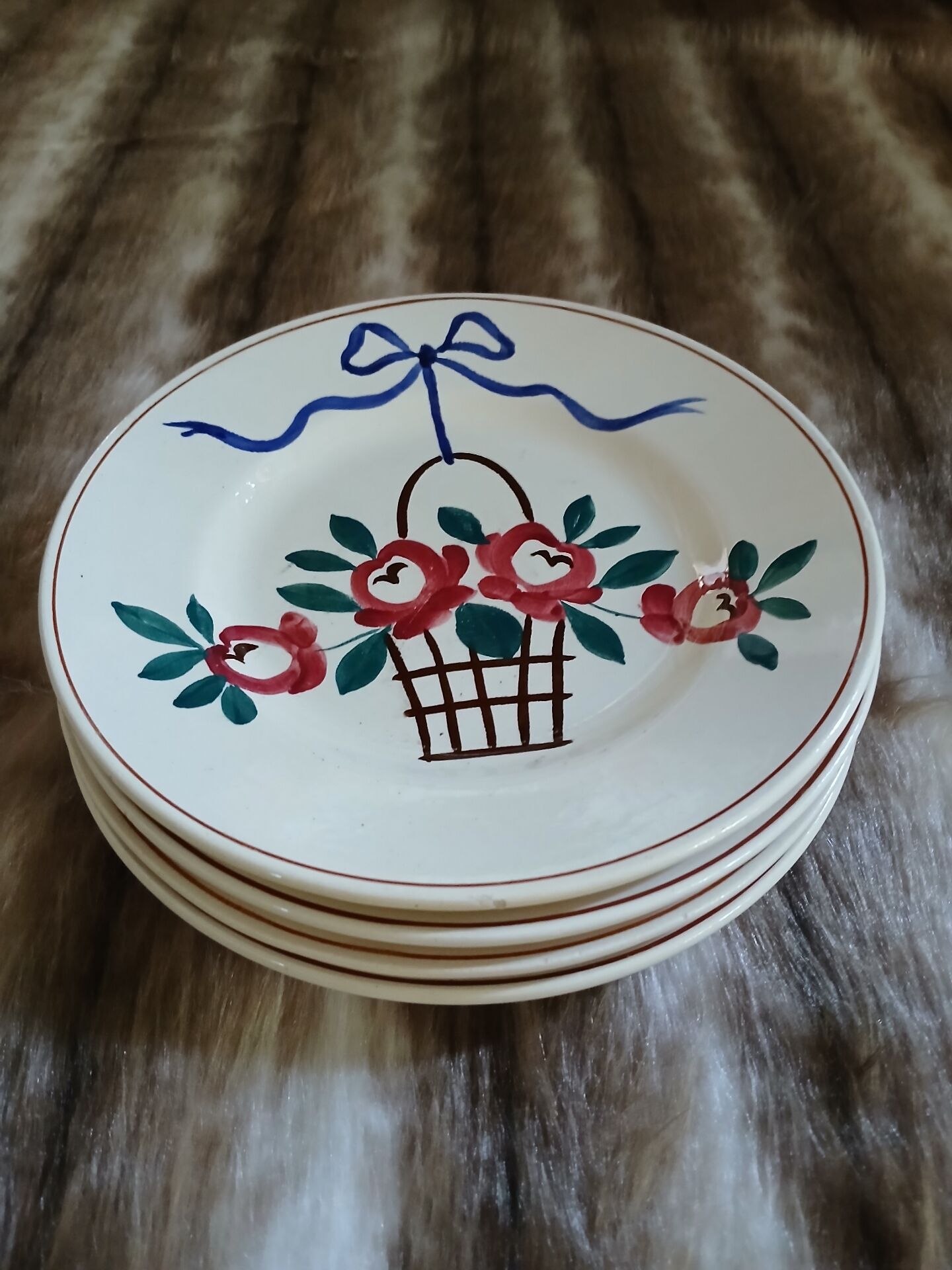 4 antique Longchamp dessert plates