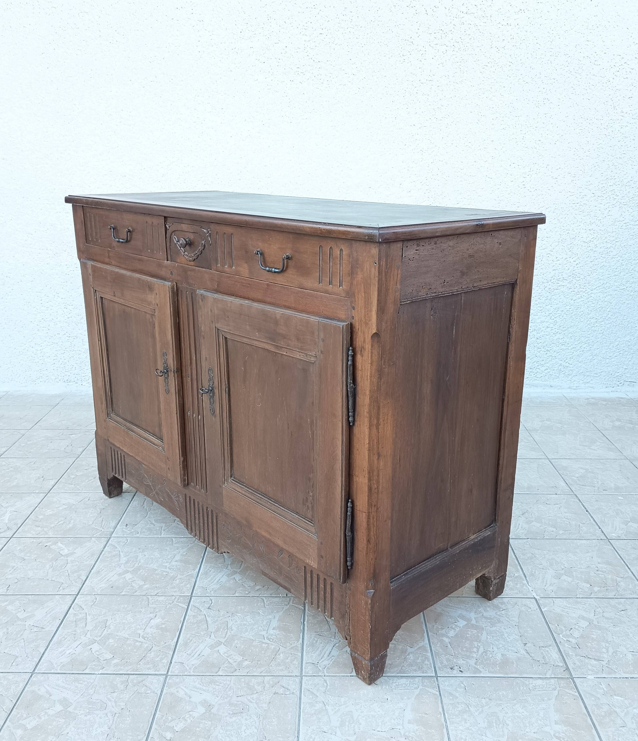 Louis XVI walnut buffet from the 19th century