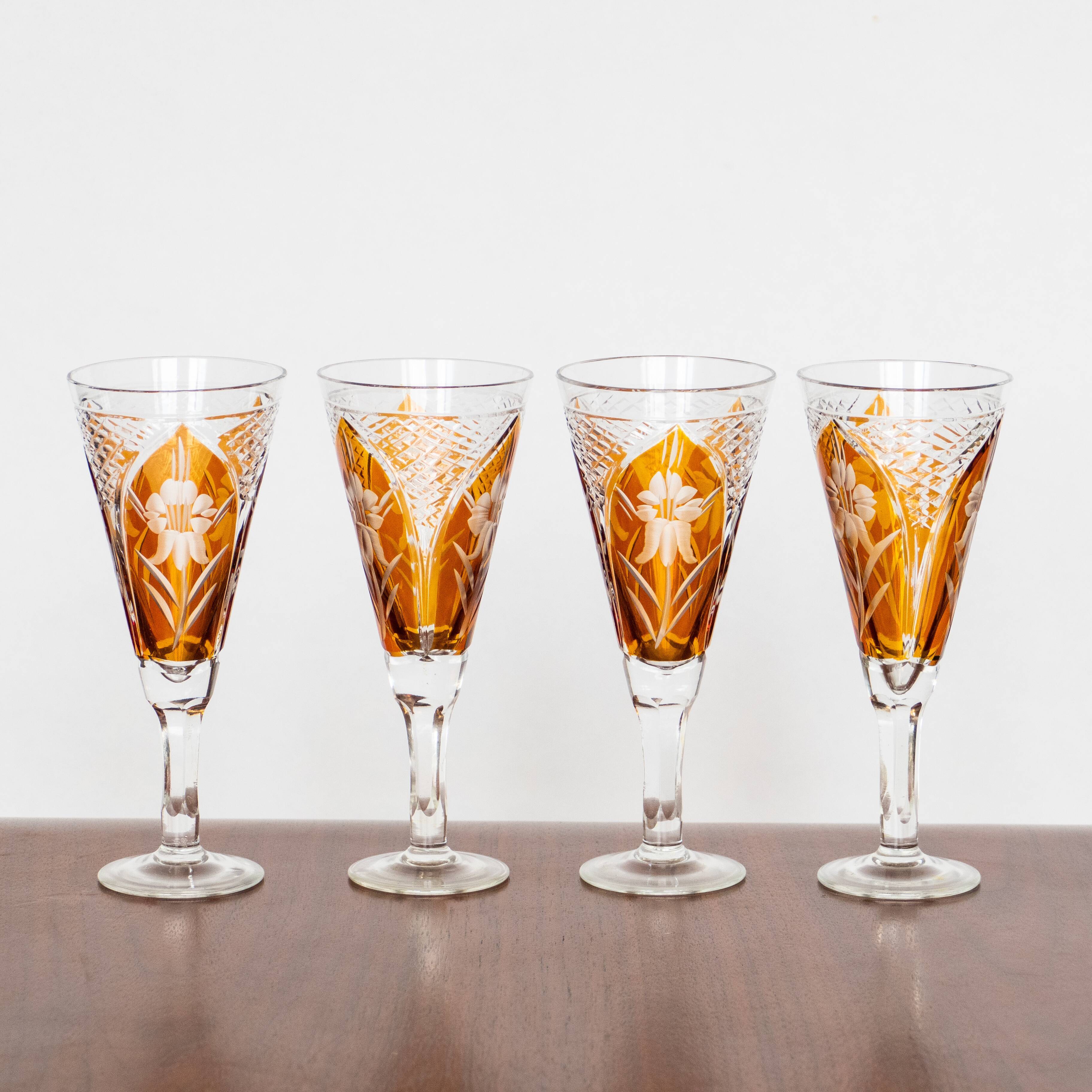 4 flûtes à champagne en cristal ciselé fleuri, 1950