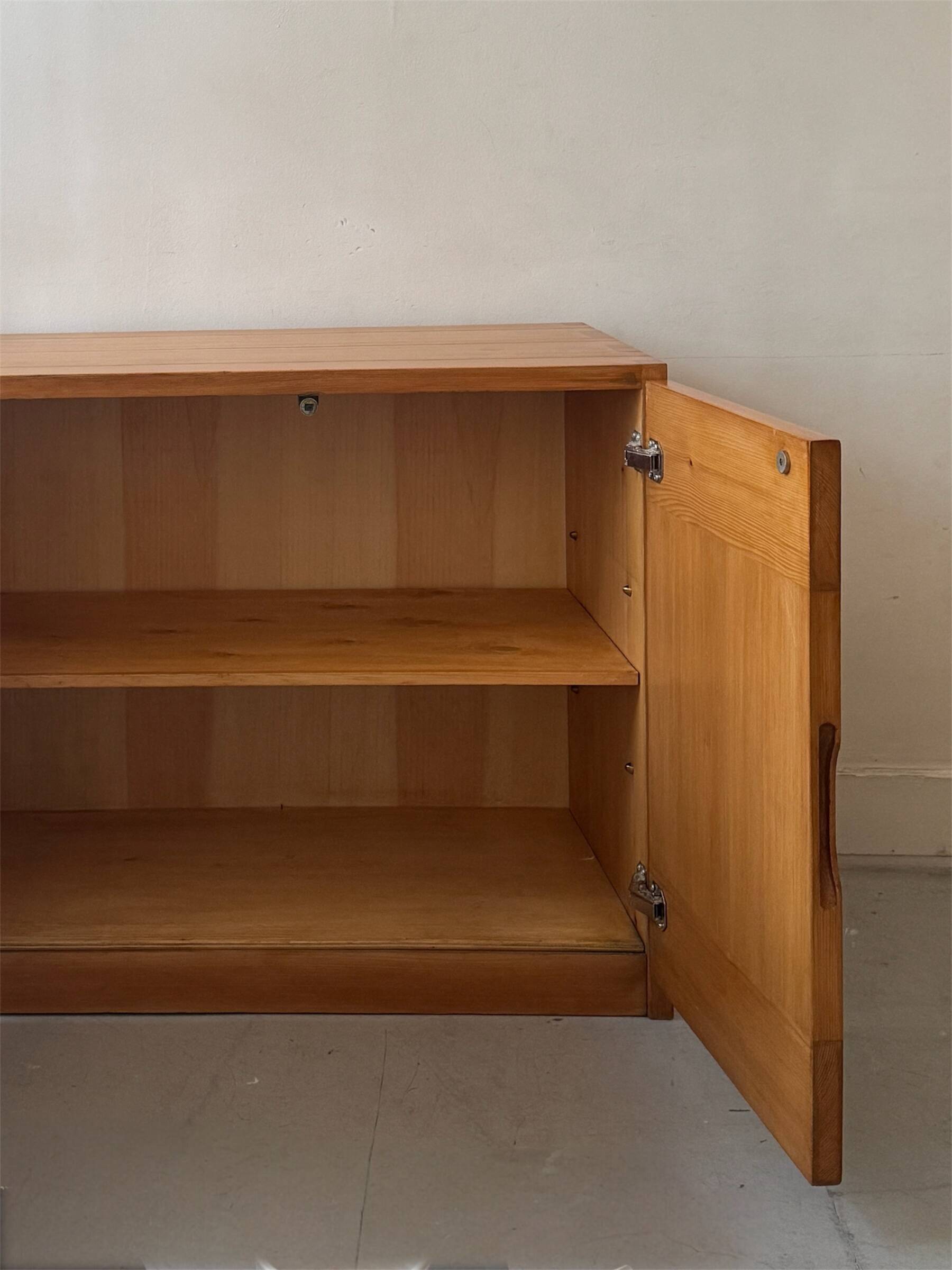 Buffet design en bois orme & pin collection Savoie, Maison Regain 1970