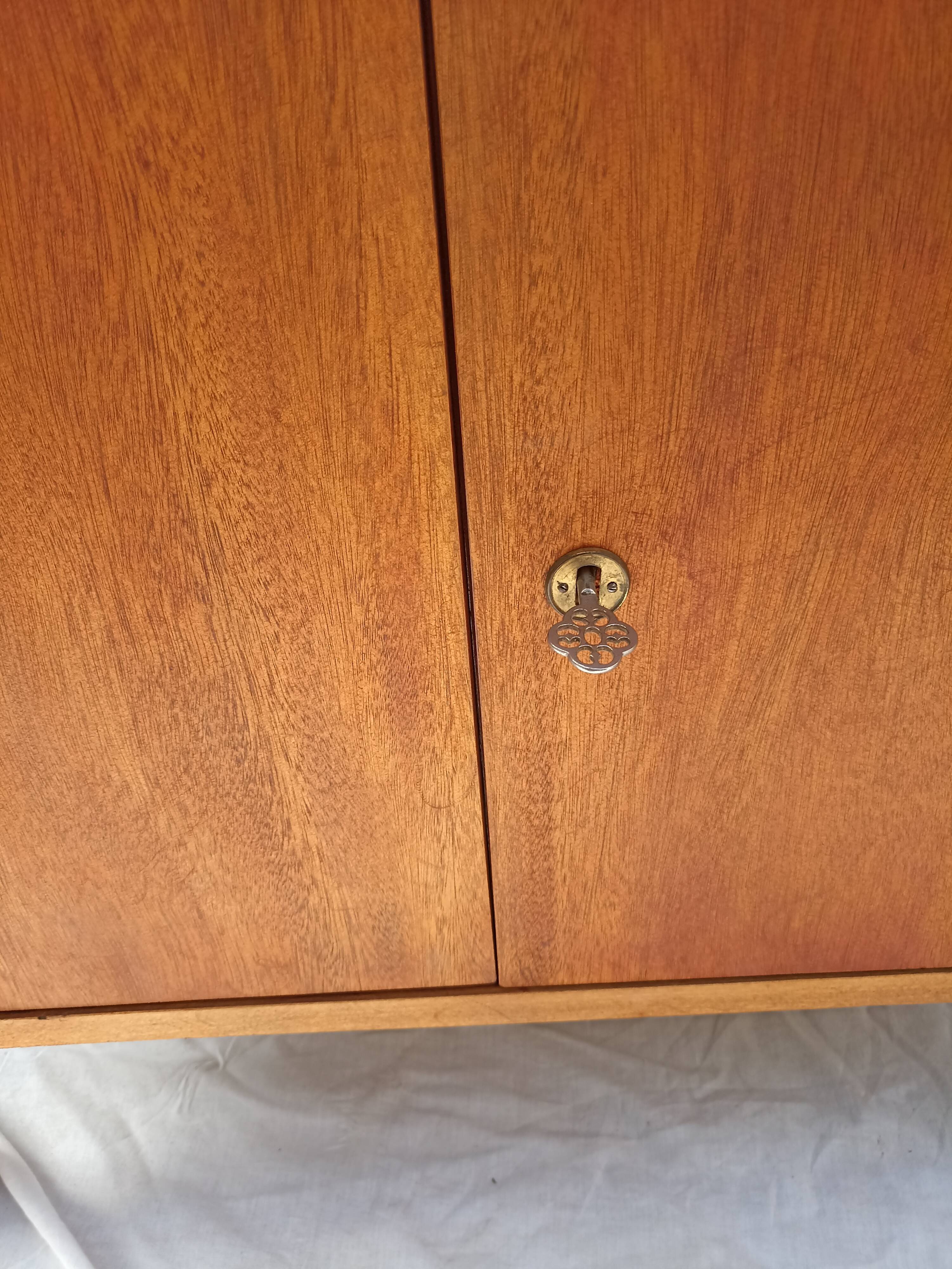 Vintage 2-door cabinet