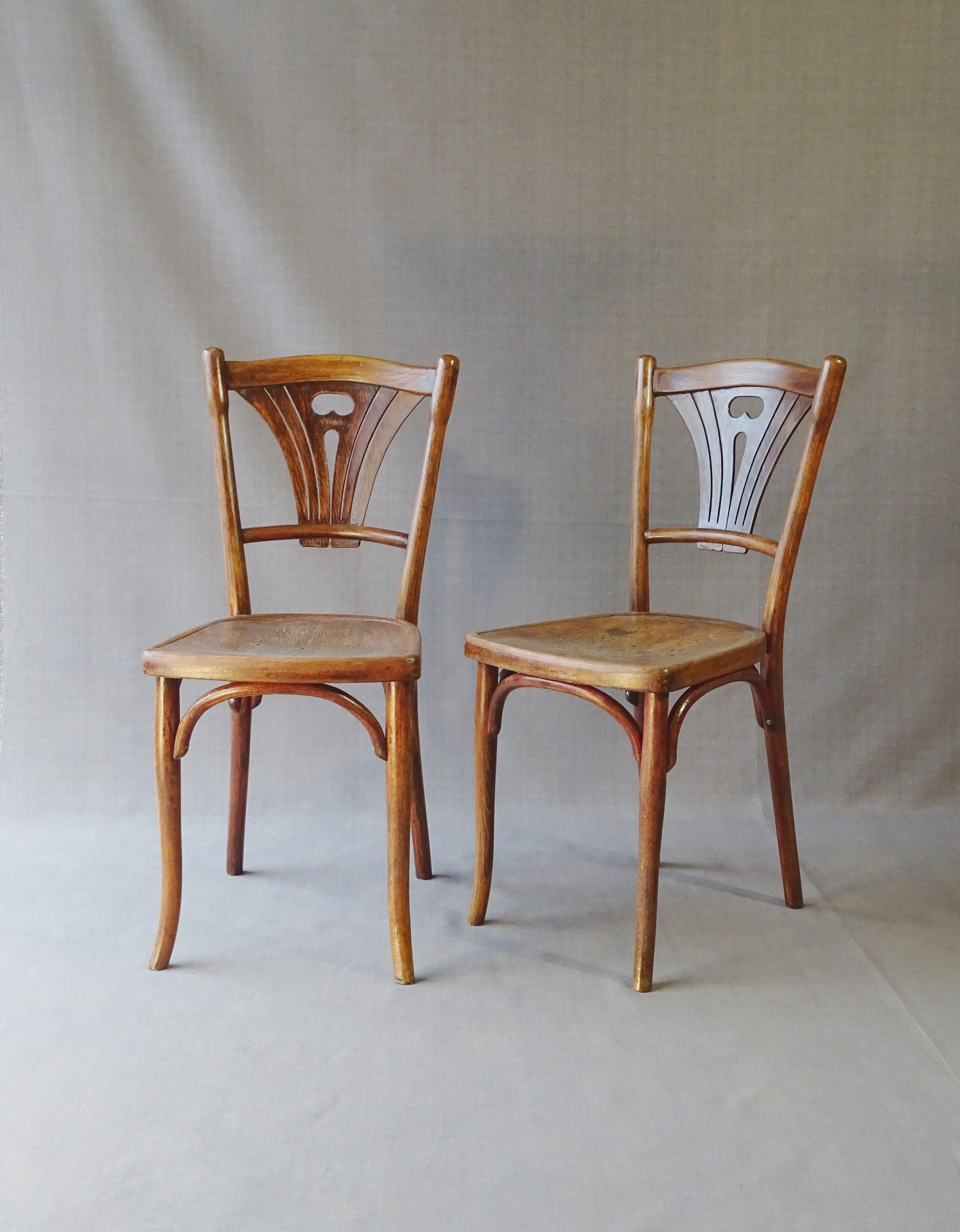Two chairs Thonet n ° 197/114 of 1910 seat wood bistro