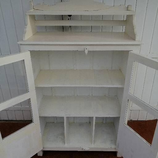 Small dresser/wardrobe