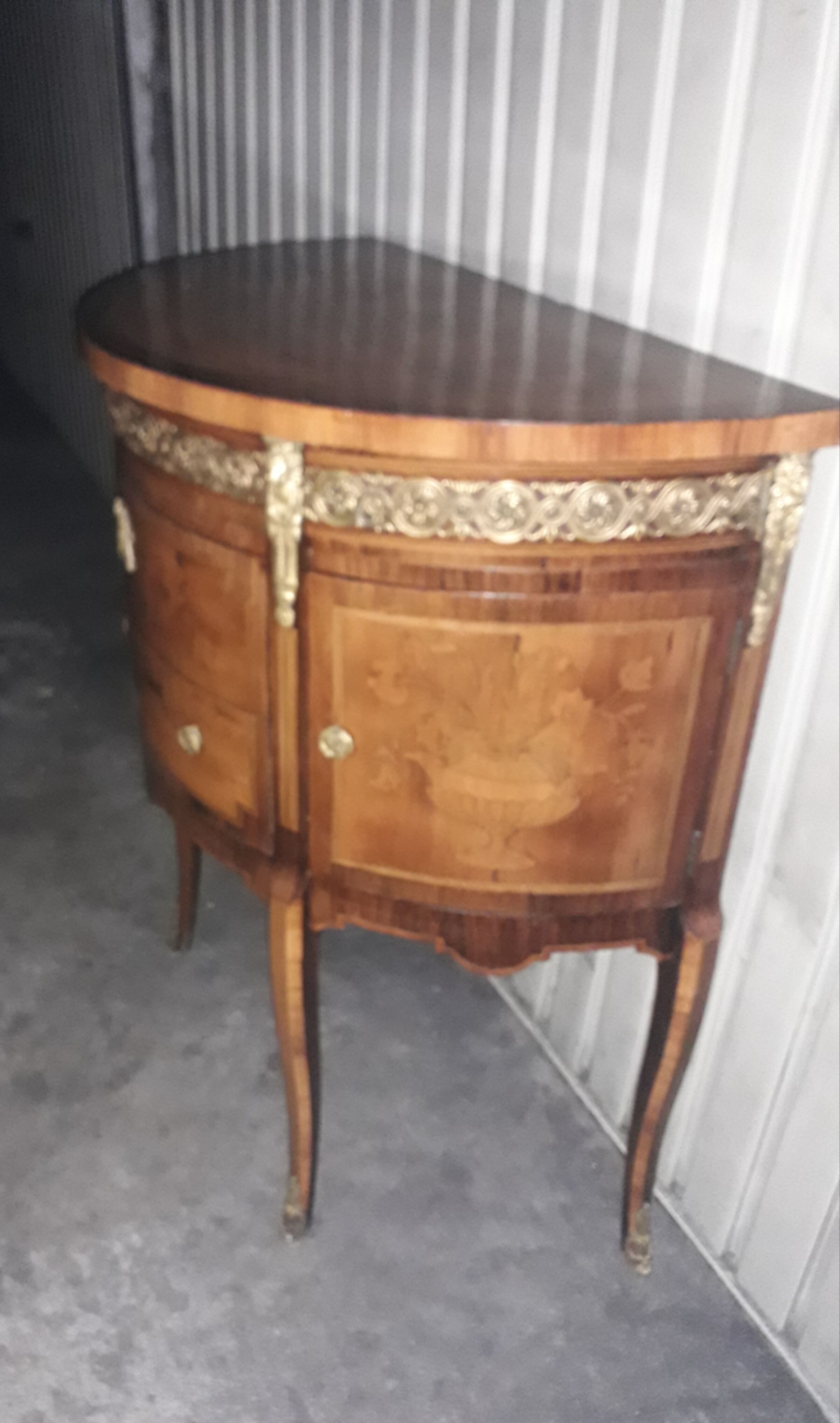 Commode demi-lune en marquetterie