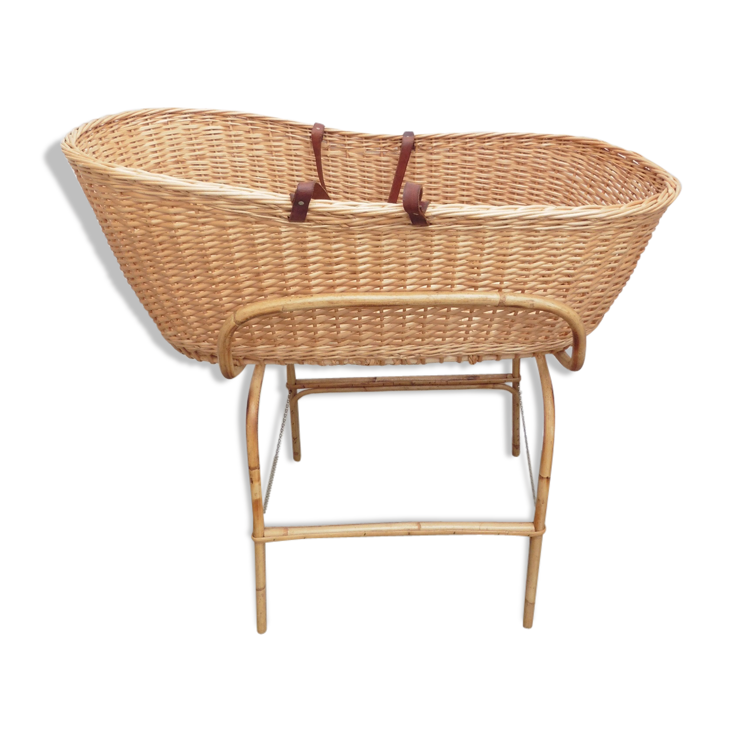 Basket Wicker on support