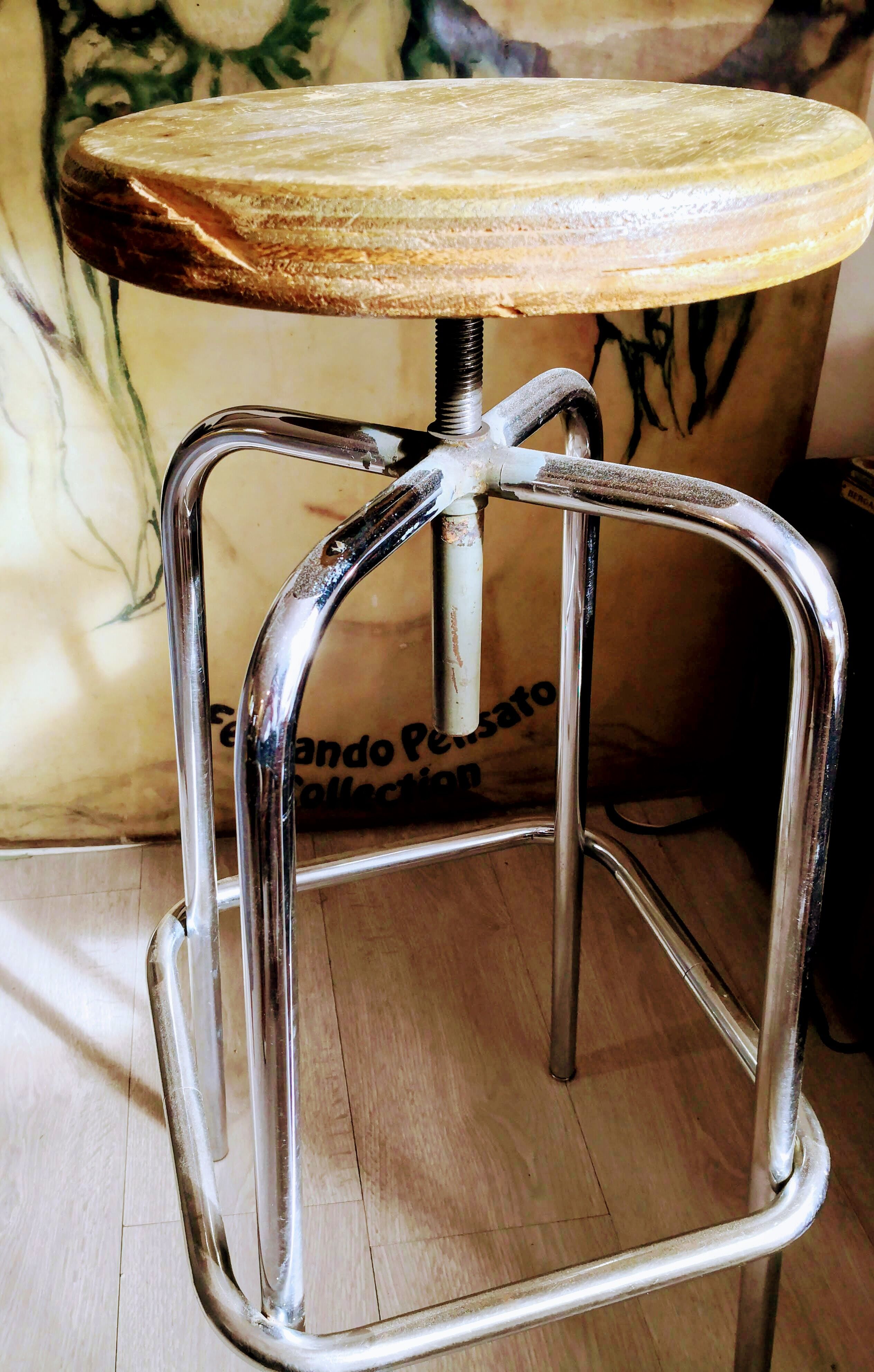 Industrial stool with screw