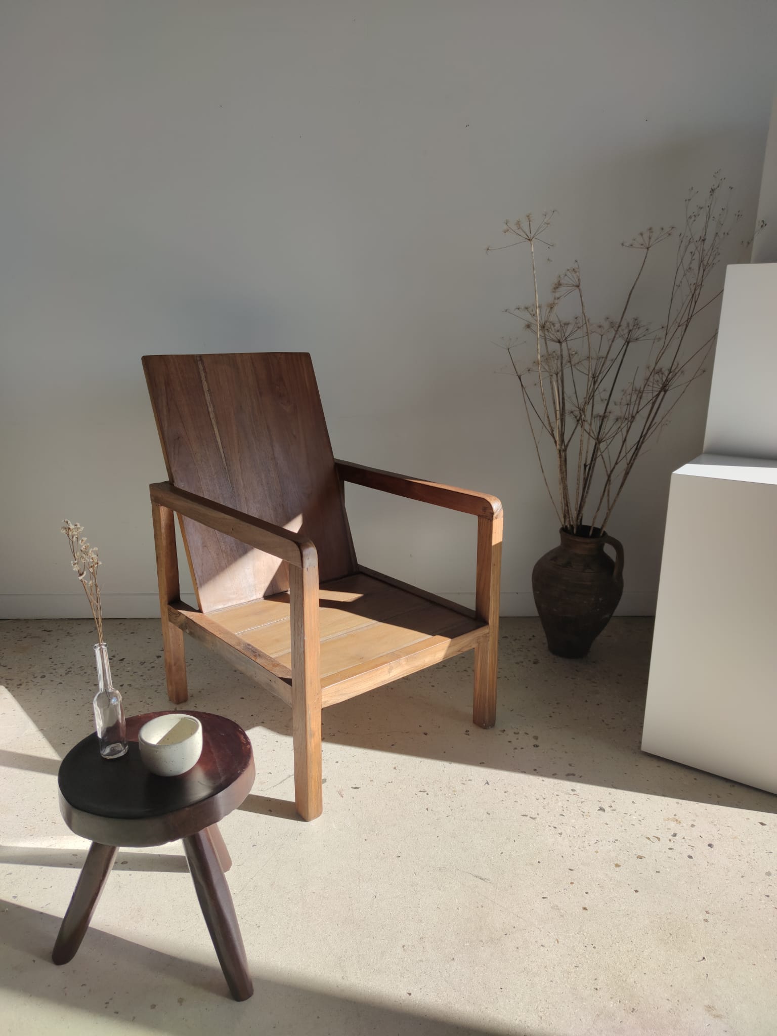 Armchair in natural wood (teak) minimalist design