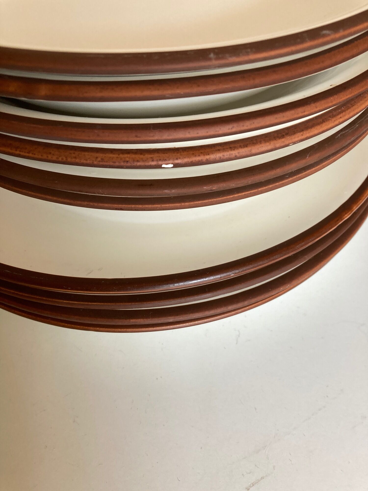 Set of 6 flat plates and 6 hollows in enamelled earth KMK 1965