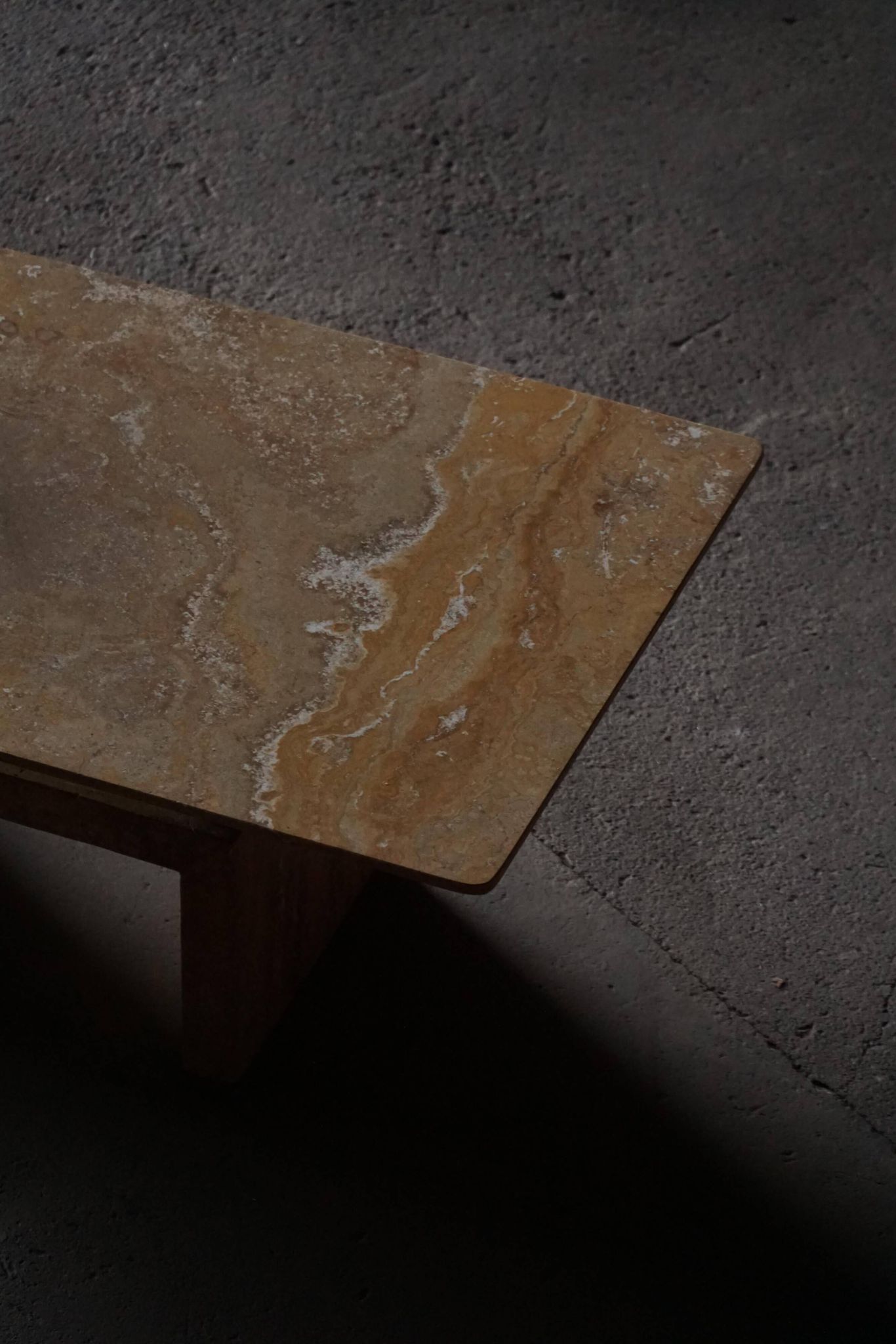 Table basse rectangulaire en marbre du milieu du siècle, fabriquée en Italie, années 1970
