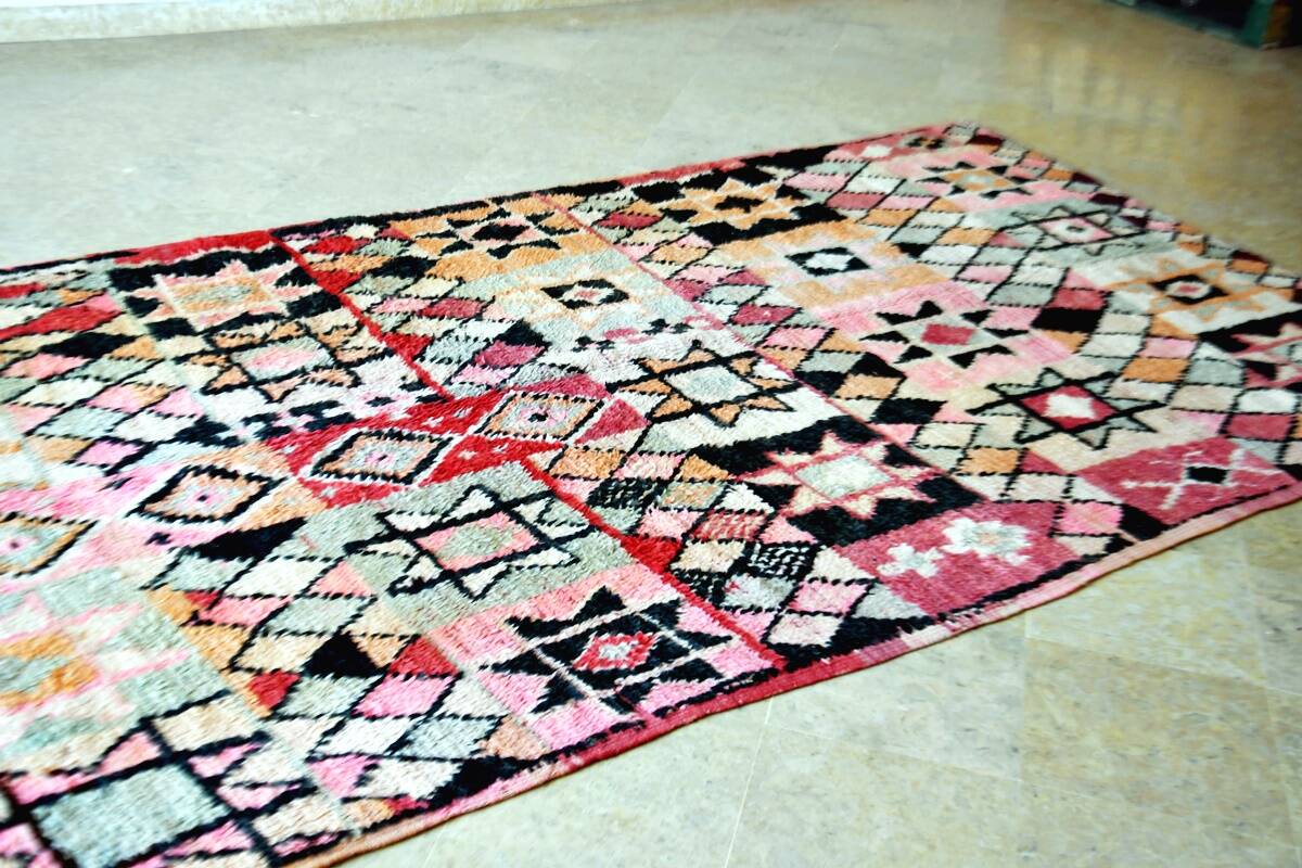 Vintage Boujaad rug 286 x 160 cm