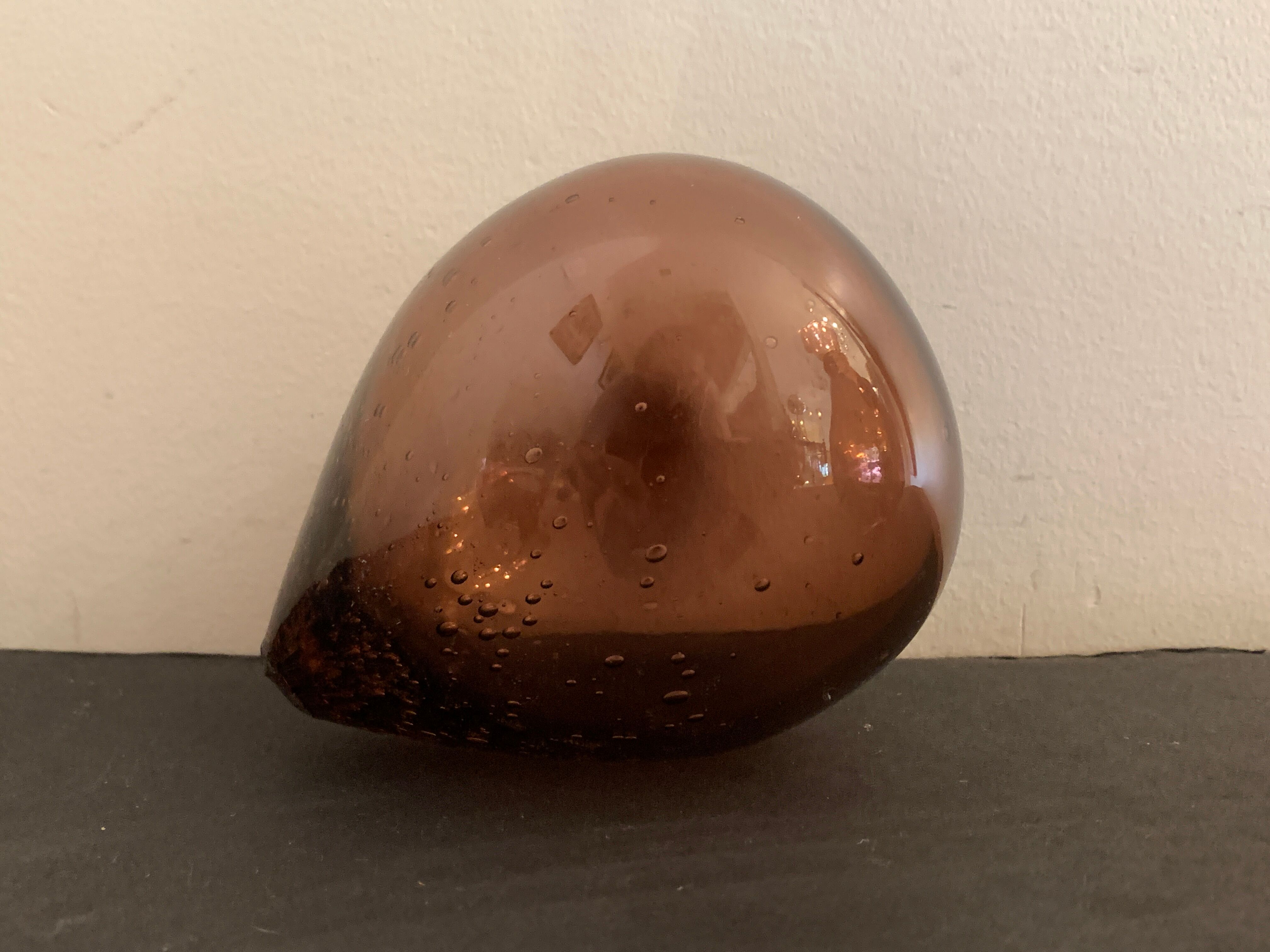 Biot blown glass wine decanter, pink color of the sands