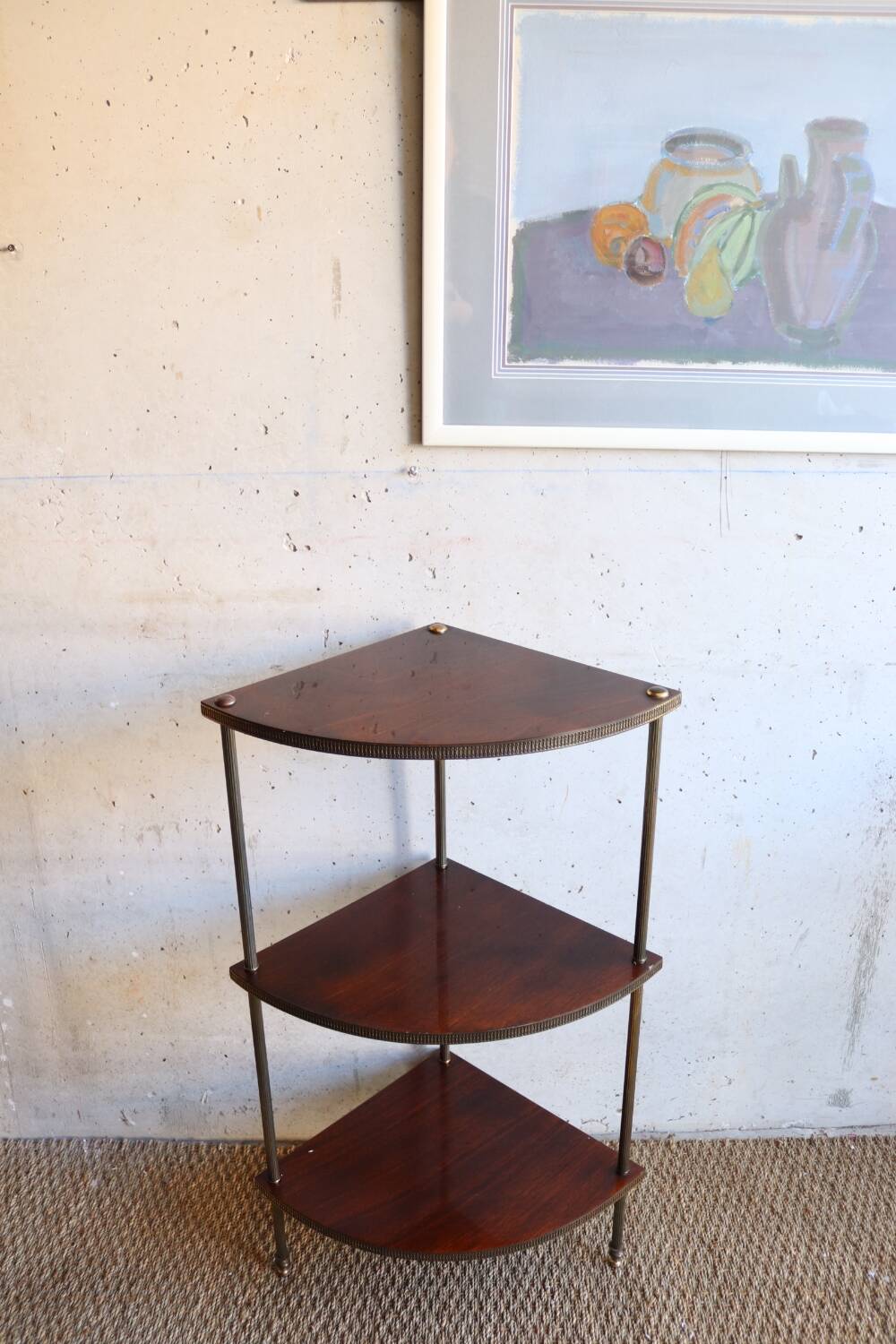 Corner shelf on foot in vintage wood and brass