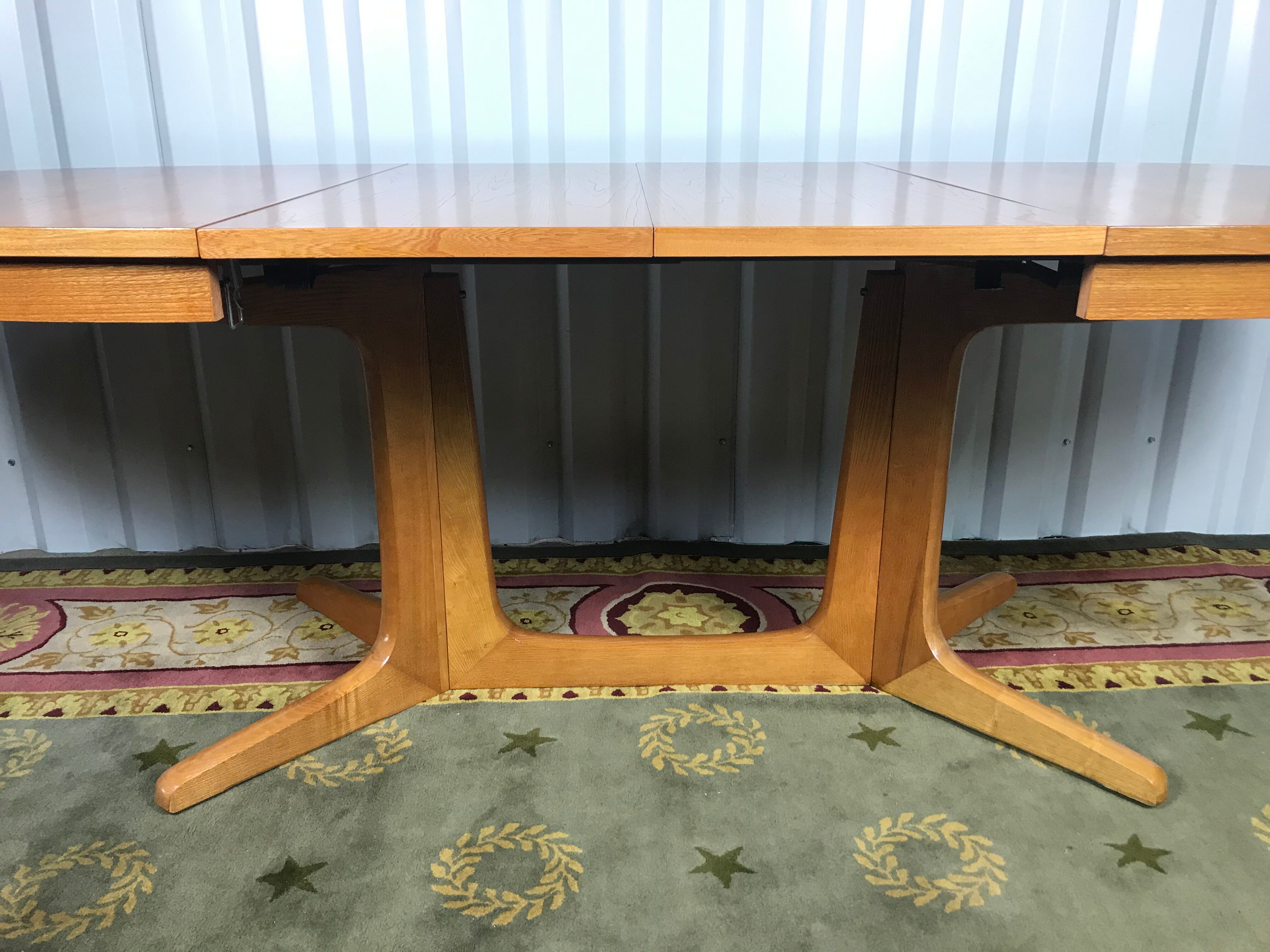 Baumann Oval Dining Table - 2 extensions