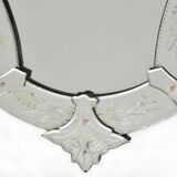 Oval mirror called Venice