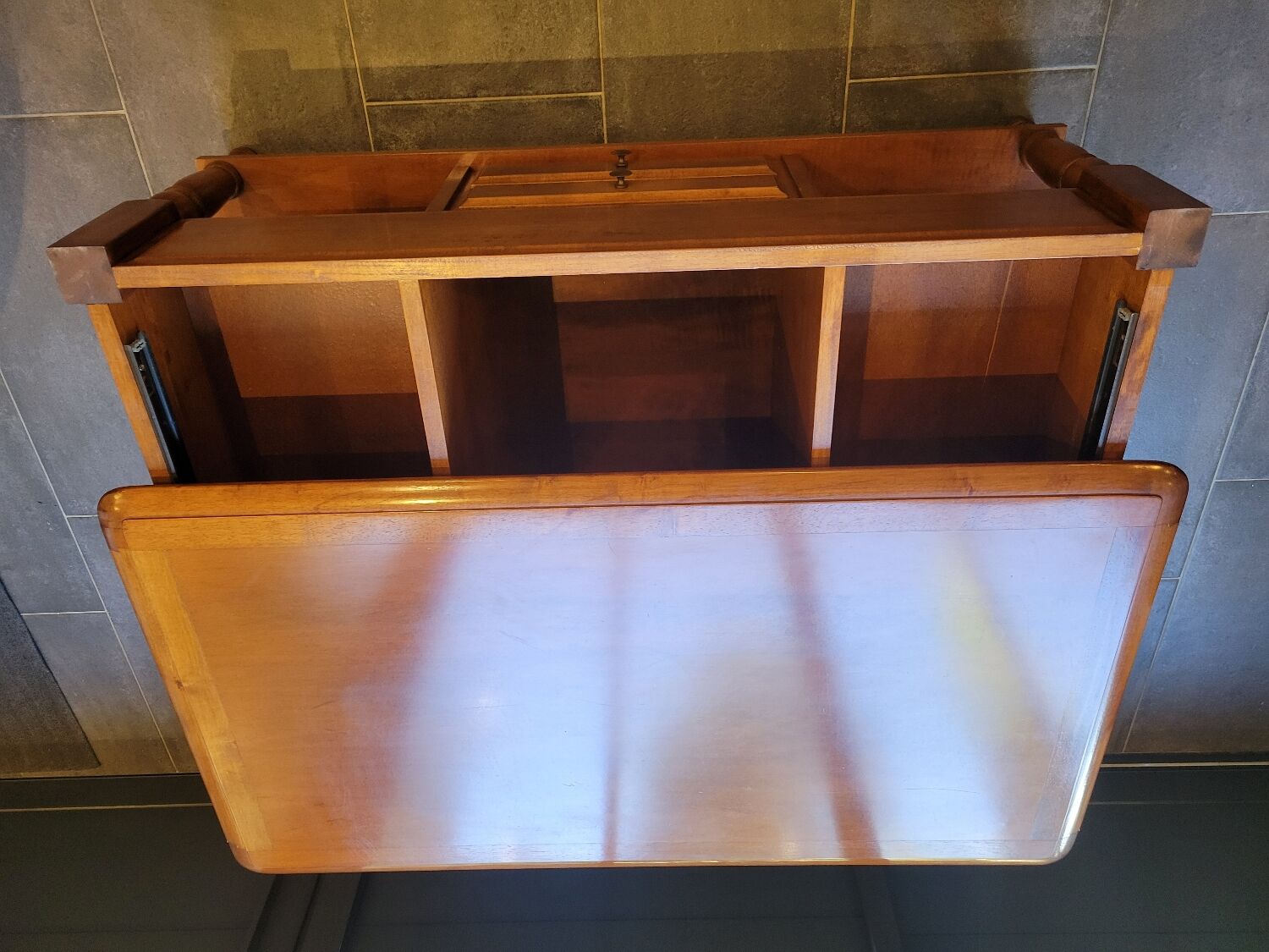 Cocktail coffee table in cherry wood
