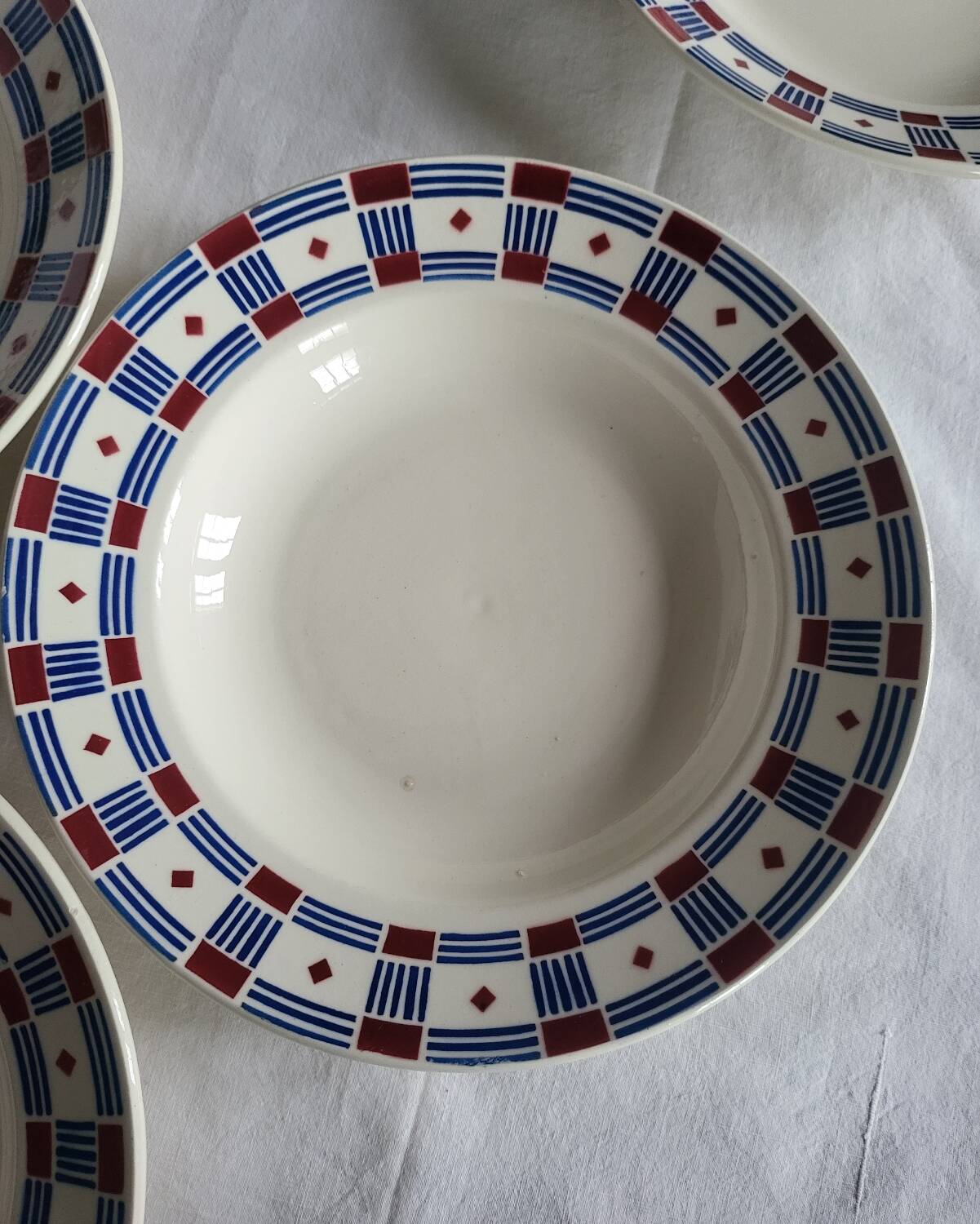 Set of 4 Vincennes earthenware soup plates, Paris.