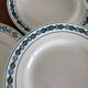 Lot de 8 assiettes plates vintage - Faïence St Amand, motif floral bleu et