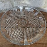Plat en verre moulé