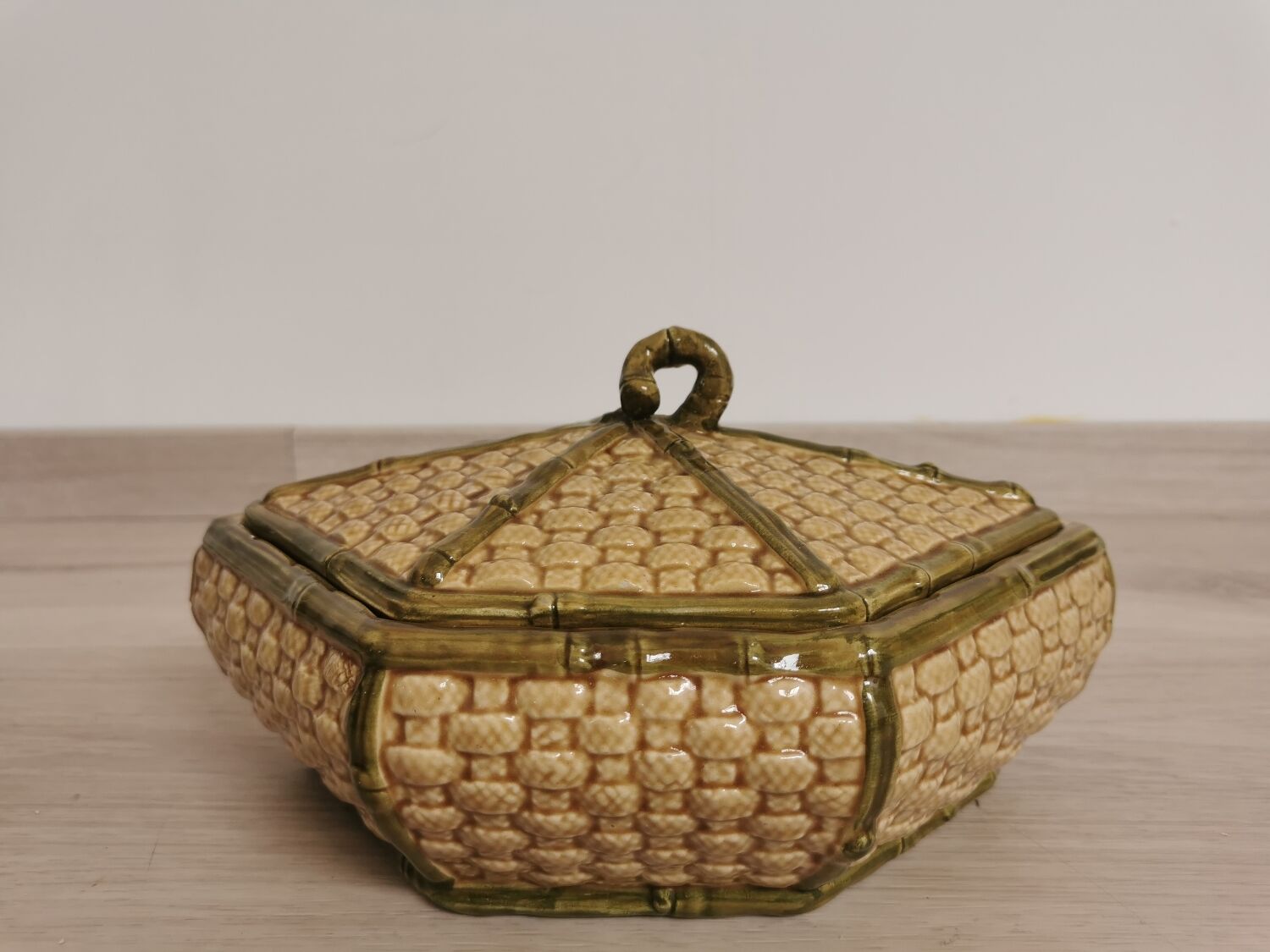 Vintage ceramic jewelry box