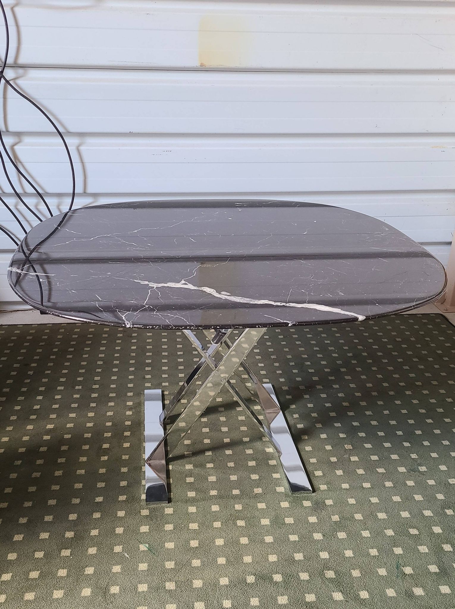 Table modele Pathos collection Simplice edite par Maxalto du groupe B&B Ita