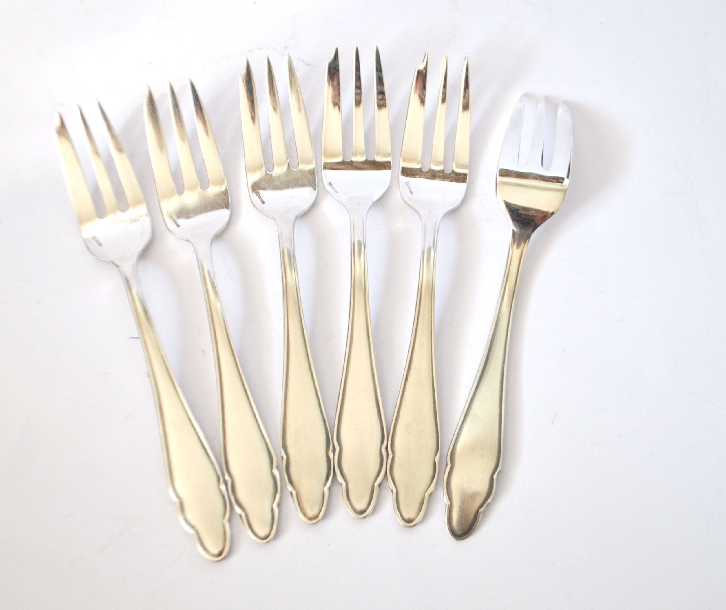 6 fourchettes à dessert modernistes en métal argenté chantourné DEETJEN