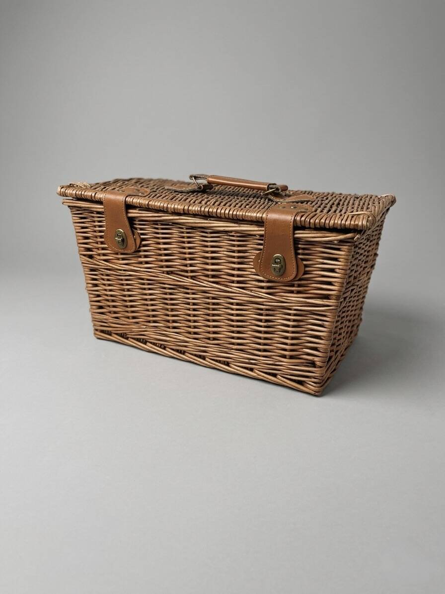 English brand picnic basket Country Cottage