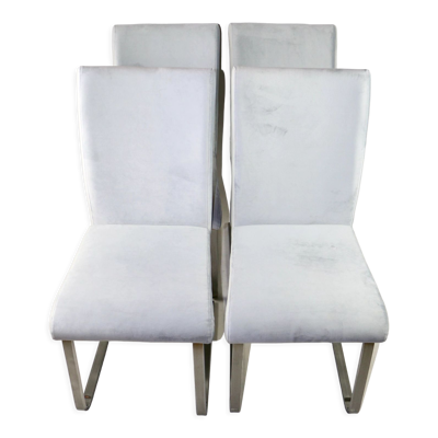 Chaises grises sur pieds en aluminium