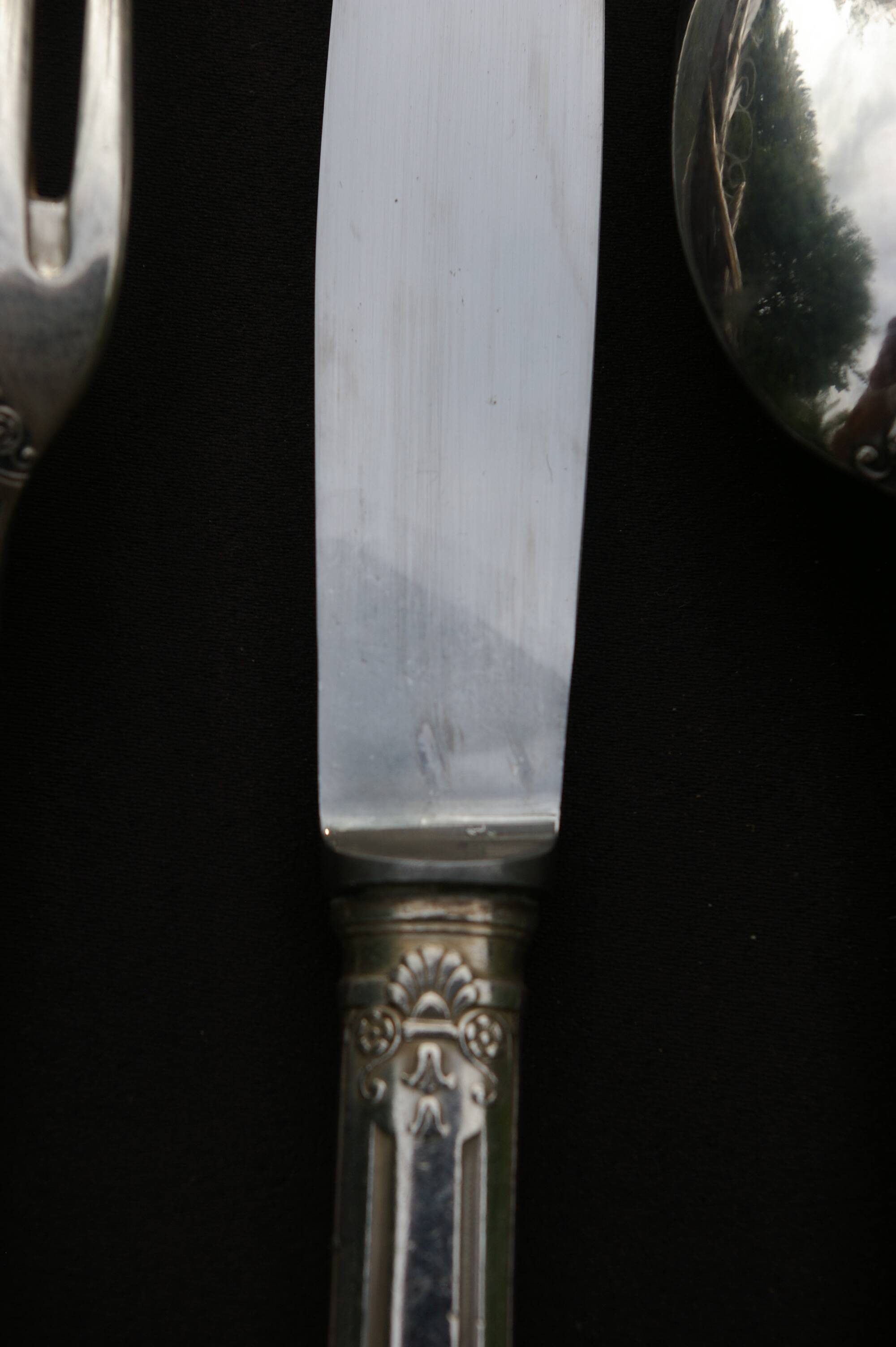 Empire style housewife in silver metal