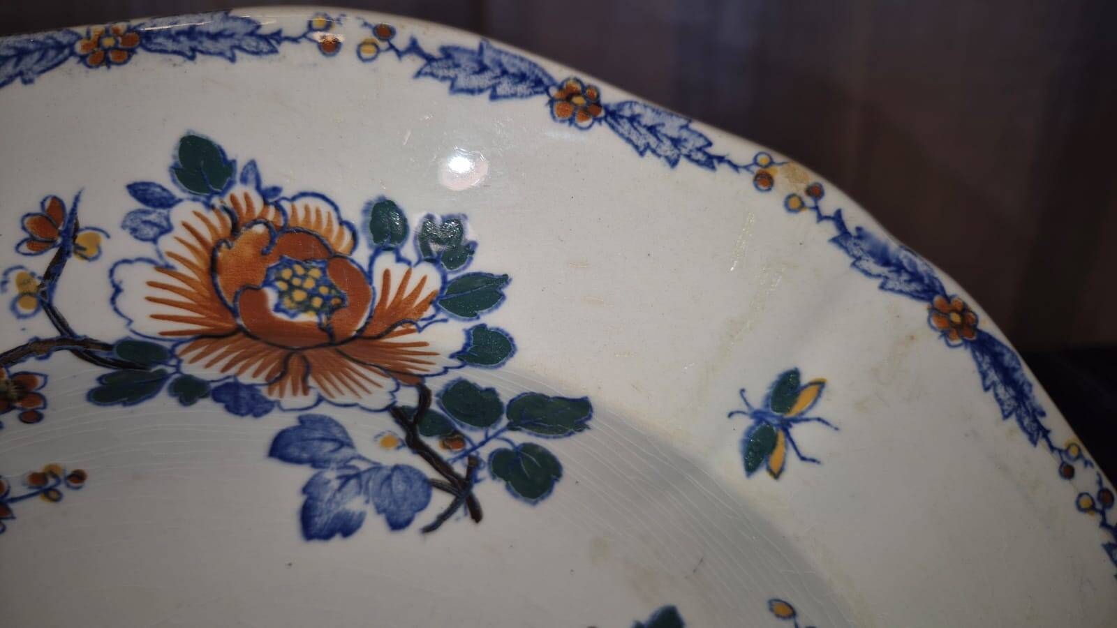 Tableware set, rooster with peonies or dolphin, Gien 1940