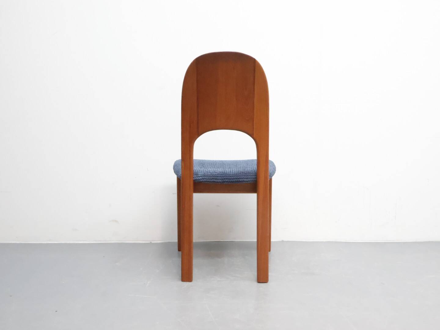 Vintage eetkamerstoelen Holstebro Denmark Teakhout nieuwe stoffering blauw