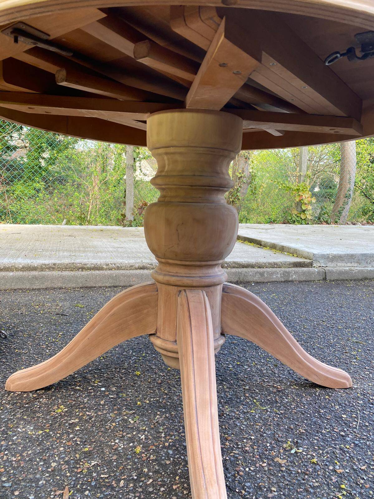 Renovated round extendable dining table with a central wooden leg, 110-210cm.