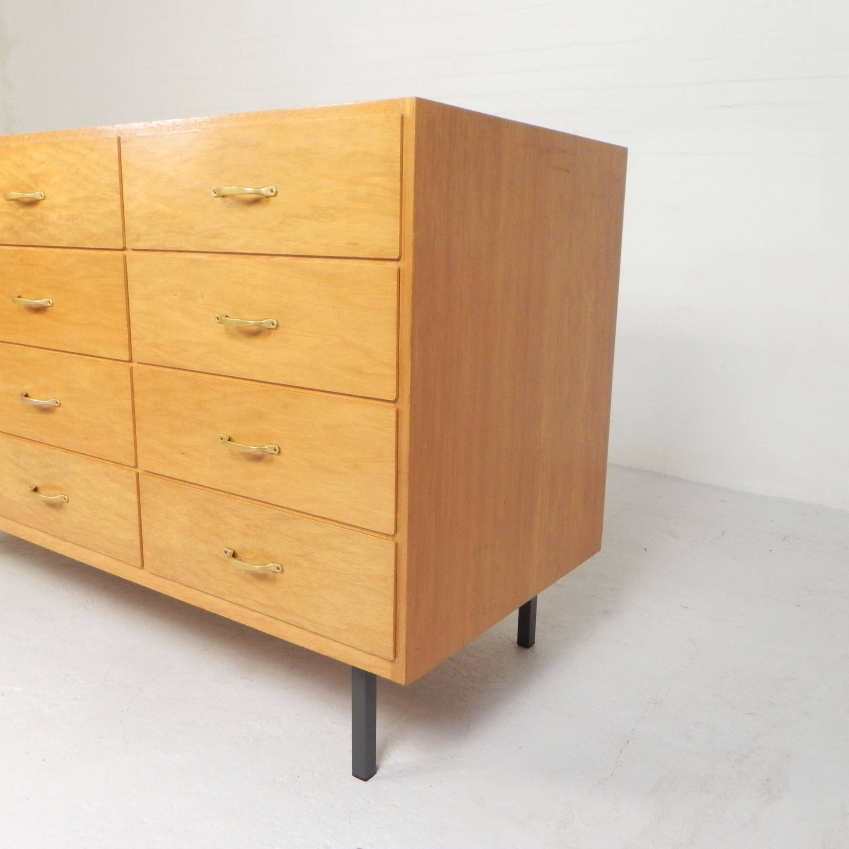 Counter, display case by Ladenbau Brixius, 150 cm long, 1950s.